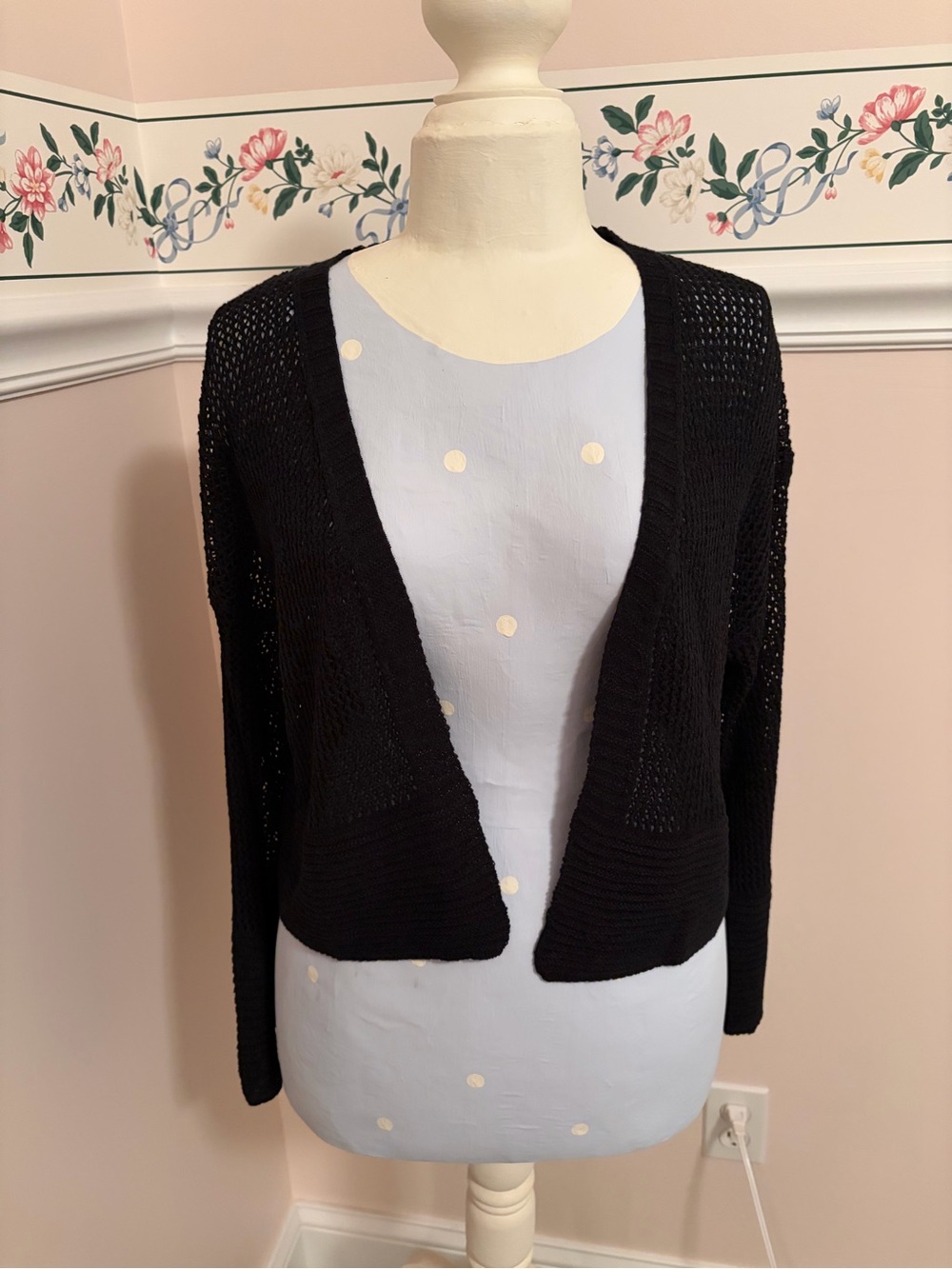 Black Knitted Crop Wide Sleeve Shawl